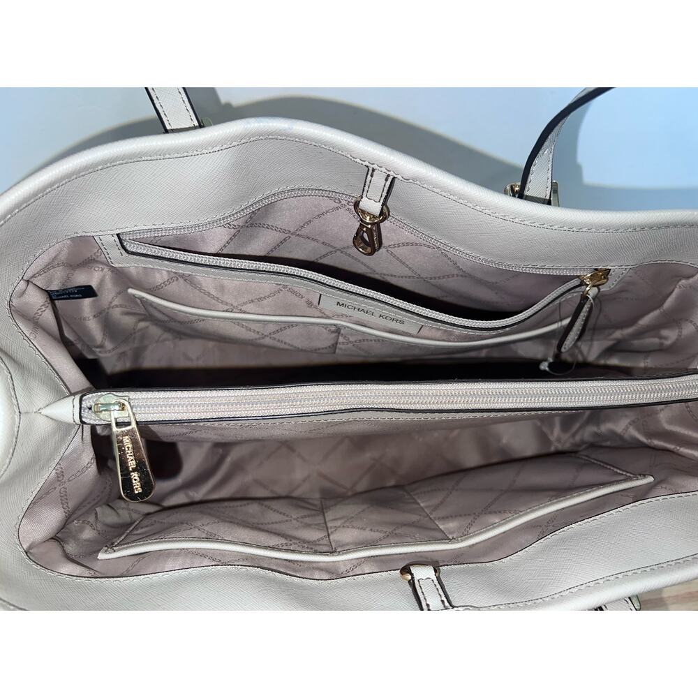 Michael Kors Jet‎ Set Large Tote Bags - Picture 8 of 13